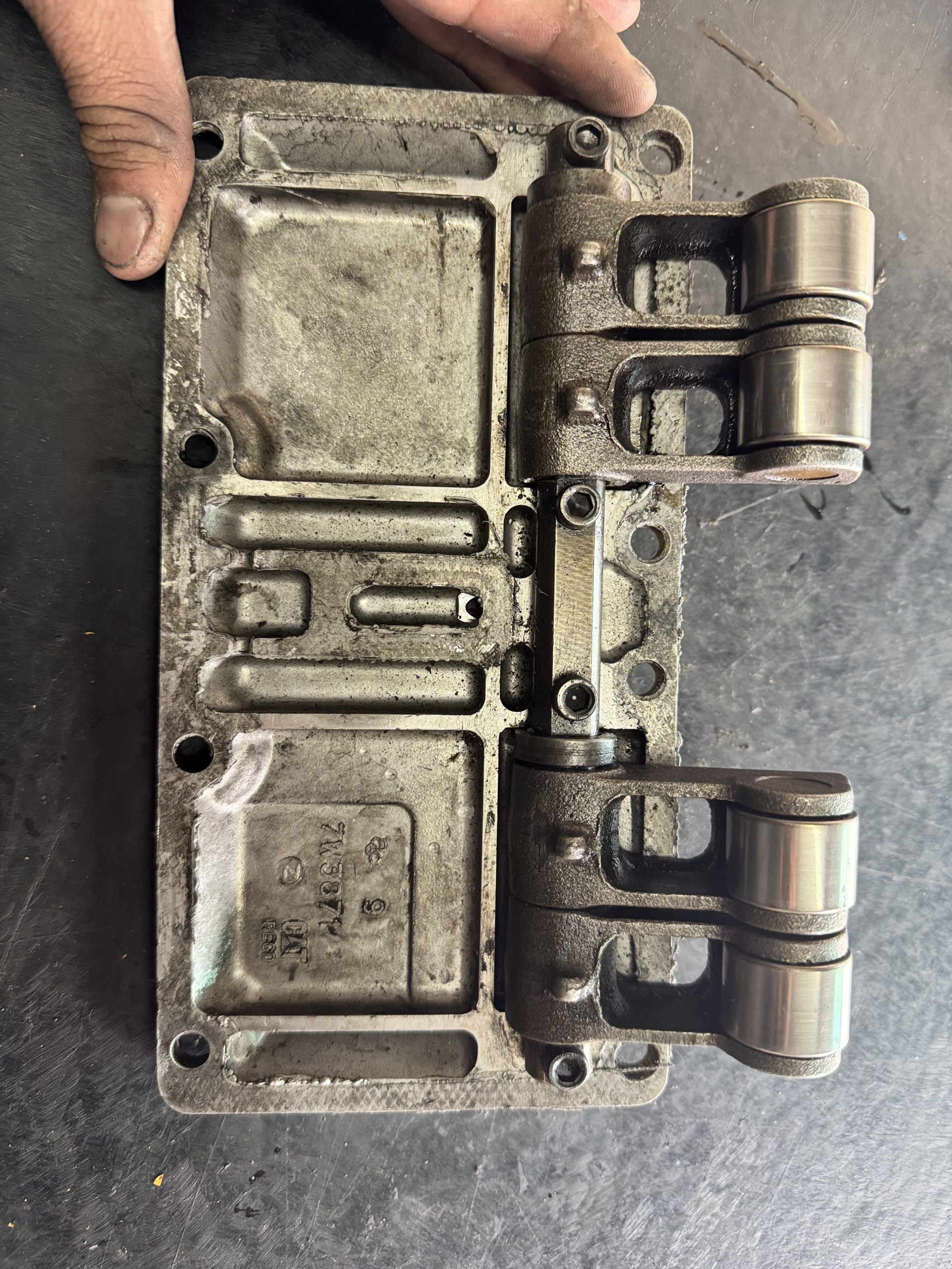 tapa balancines caterpillar C7