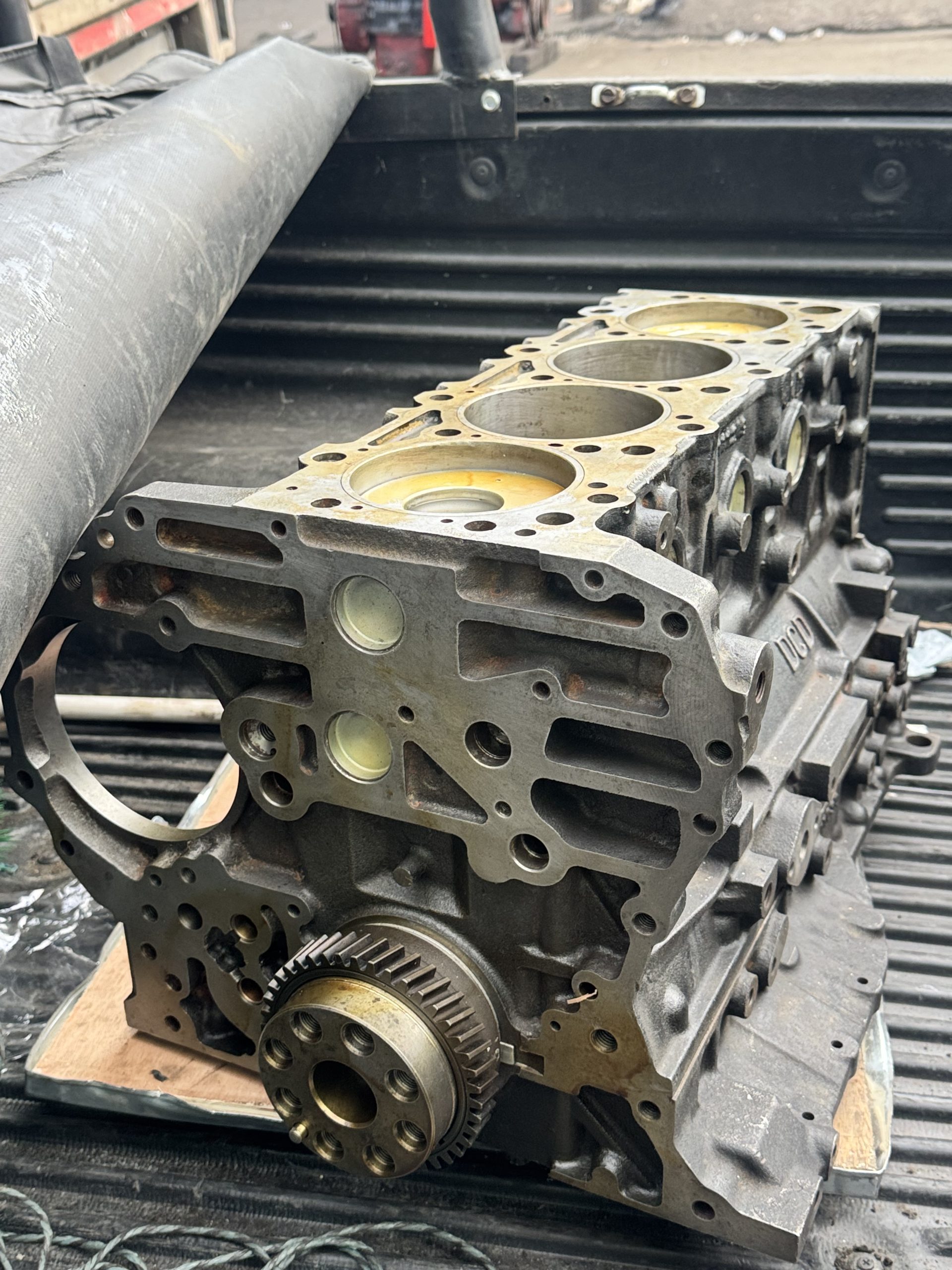3/4 de motor Isuzu 4hg1 - Imagen 2