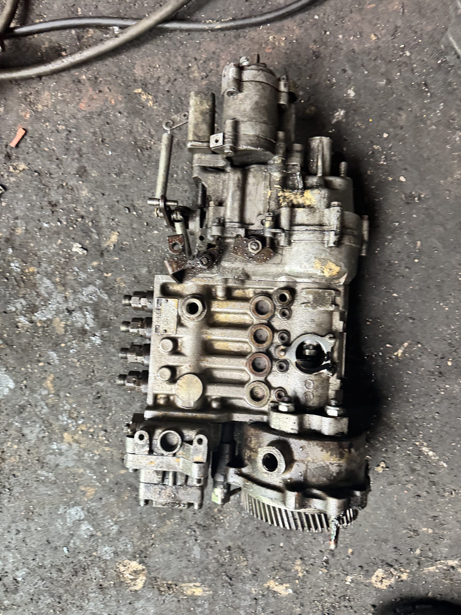 Bomba de inyección mitsubishi canter