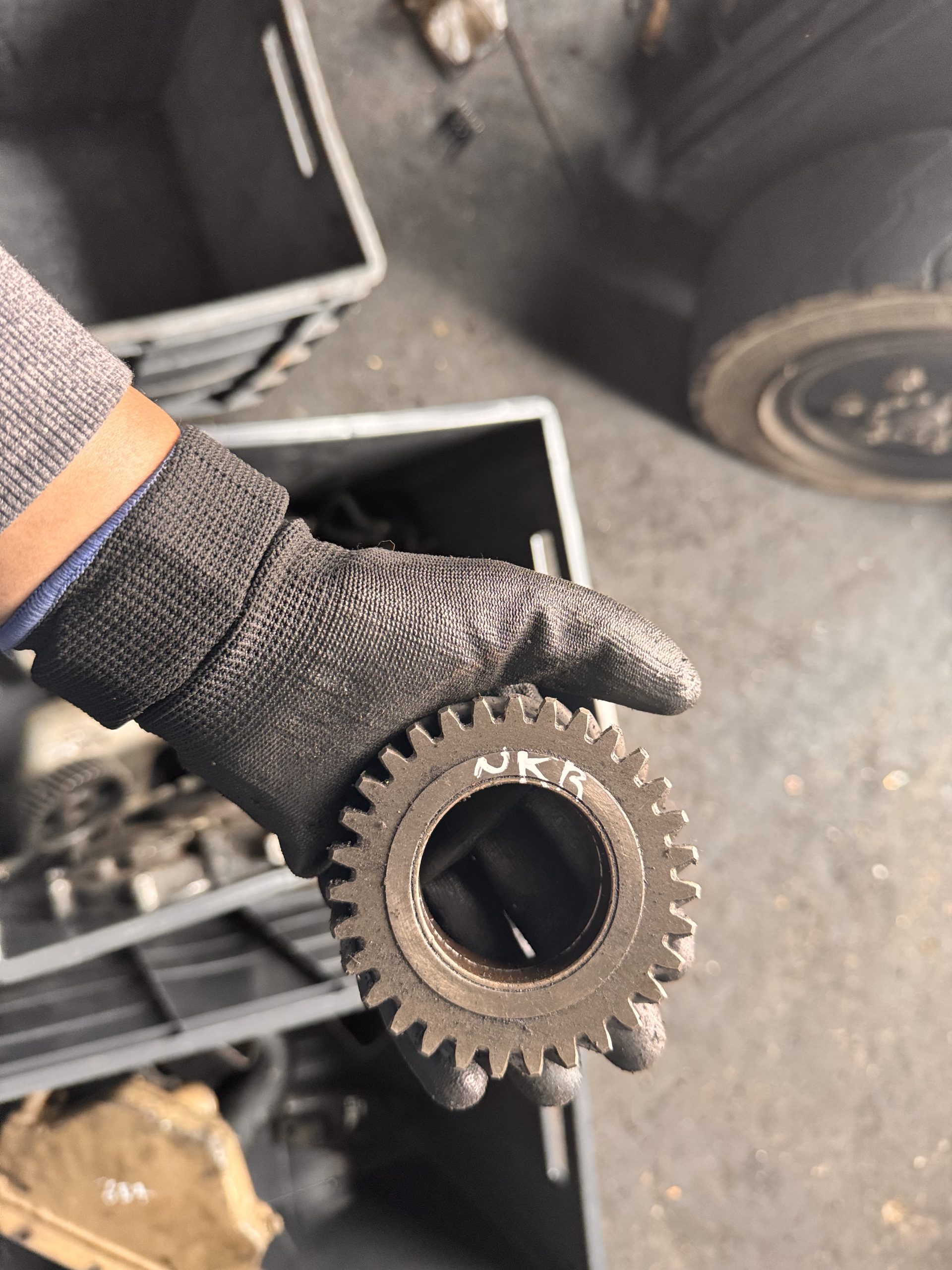 ⚙️🔥 PIÑONES DE REPARTICIÓN PARA Chevrolet NKR / Isuzu NKR 🔥⚙️ ¿Tu caja presenta ruido, desgaste o falla en los cambios? - Imagen 5